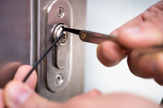1 Stop Lock & Keys