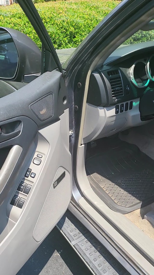 A Plus Windshield Repair & Headlight Restoration, LLC photo 3
