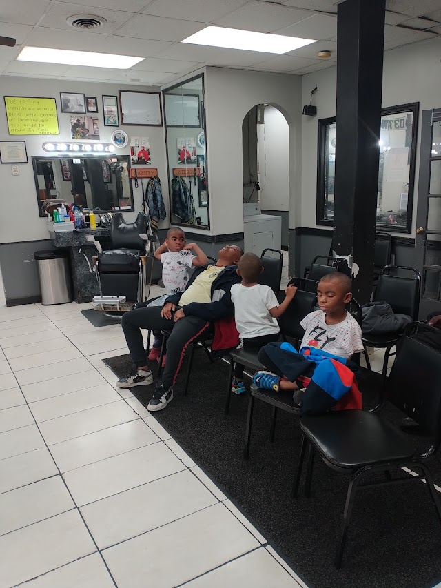 Atlanta's 24 Hour Barber Shop photo 4