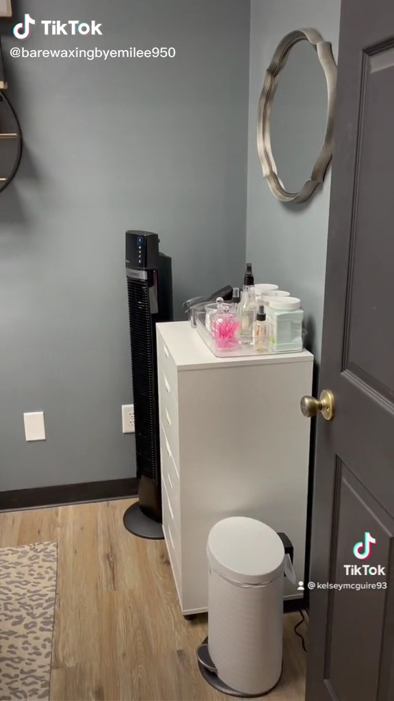 Bare Waxing by Emilee photo 3