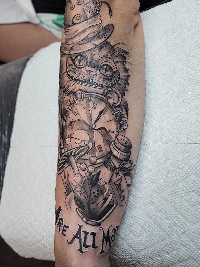 Broken Tarot Tattoo Parlour photo 3