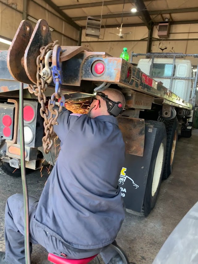 Clark Truck Repair photo 3