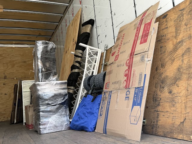 College HUNKS Hauling Junk & Moving - Savannah photo 2