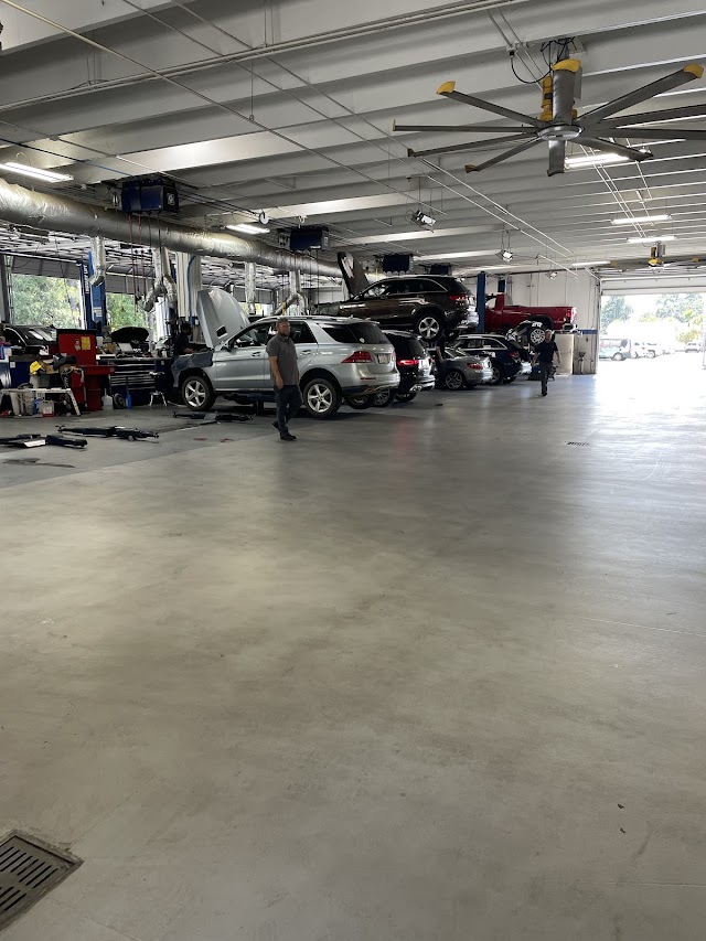 Critz Inc. Mercedes-Benz Service Center photo 3