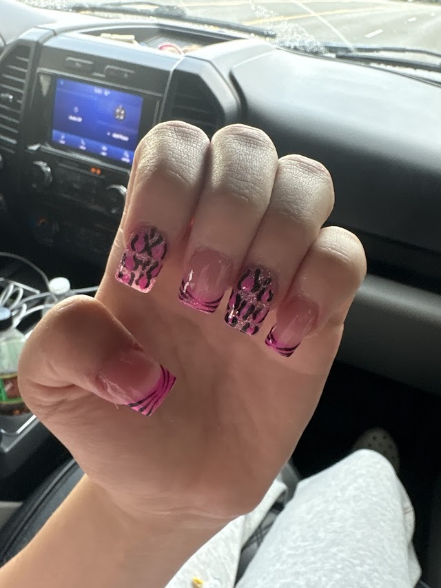 Deluxe Nails & Spa photo 2