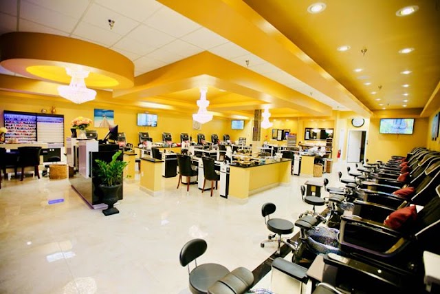 Deluxe Nails & Spa photo 4