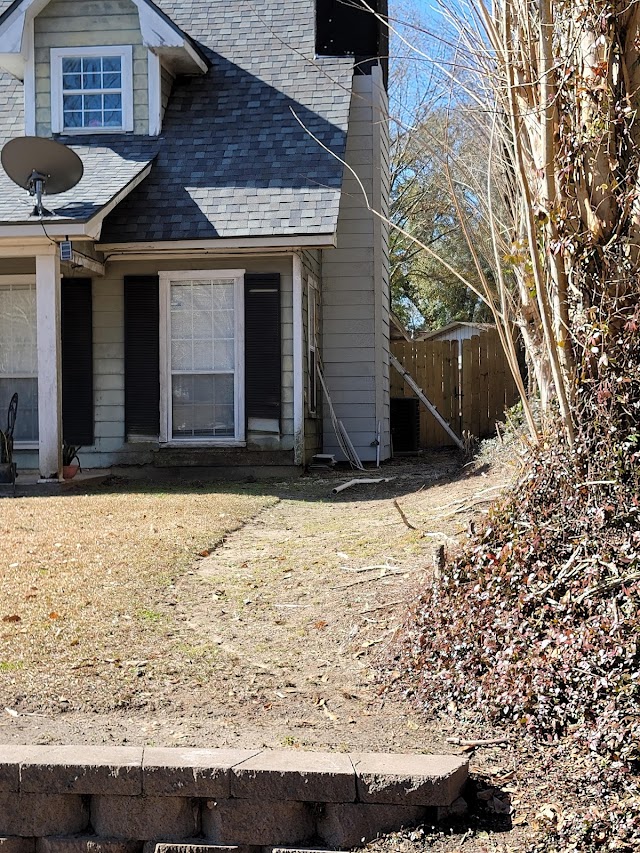 Elliott's Seamless Gutter Pros photo 2