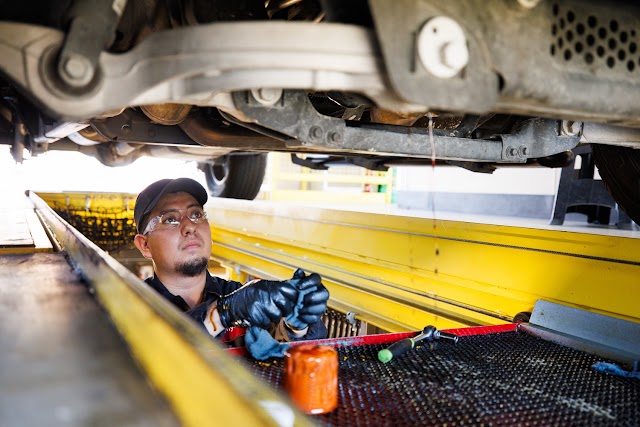 Express Oil Change & Tire Engineers photo 3