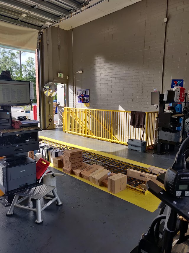 Express Oil Change & Tire Engineers photo 3