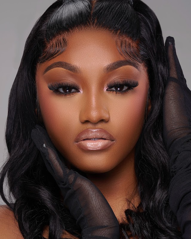 Flirt & Flutter Lash Bar