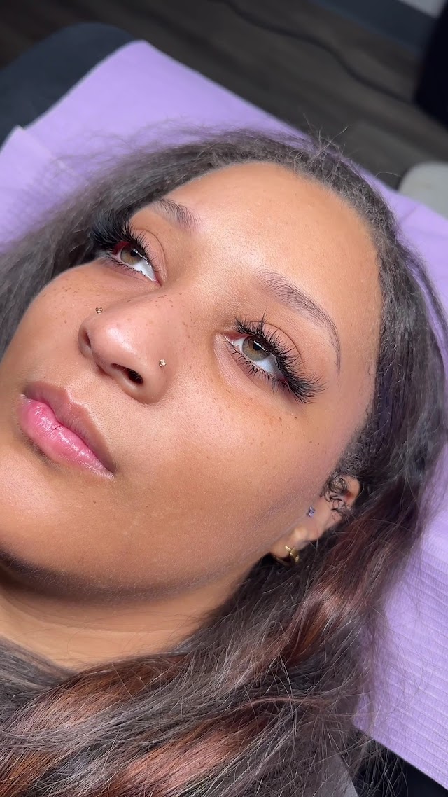 Flirt & Flutter Lash Bar photo 2