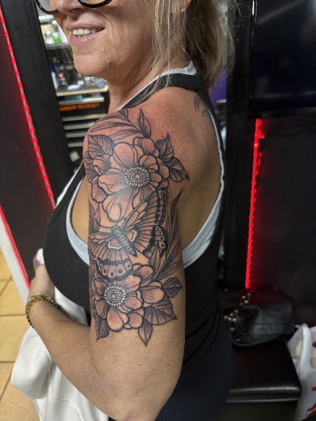 Guys and Dolls Body Modification Emporium photo 4