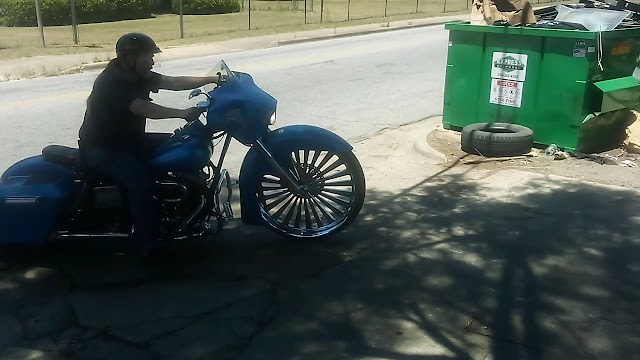 Hog Wild Motorcycles photo 2