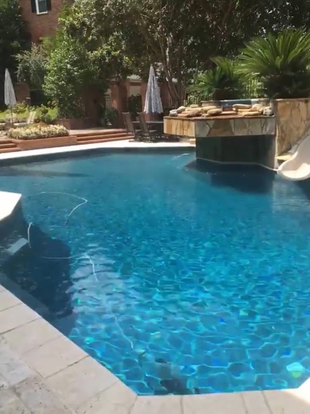 Into the Blue Pool and Spa photo 3