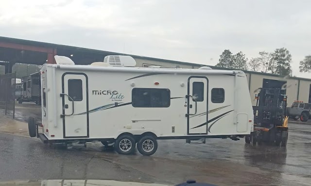 Johnny's RV Discount Dealership Center Parts & Service Department