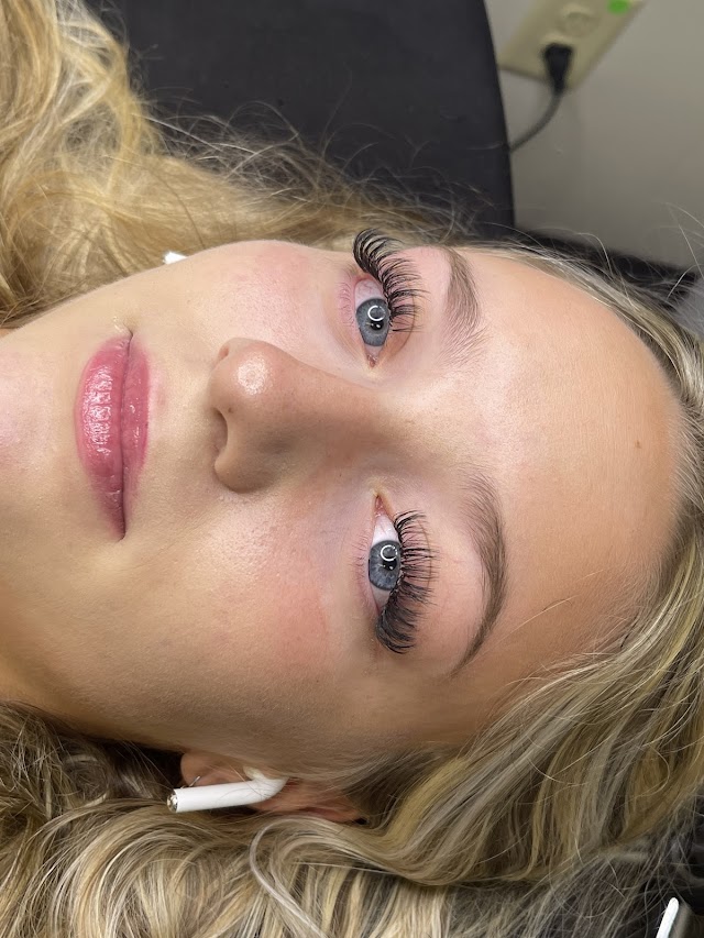 Lashed by Des LLC photo 4