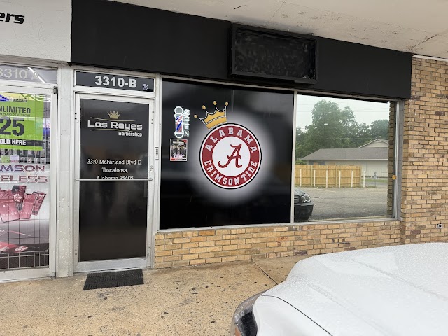 Los Reyes Barbershop photo 2
