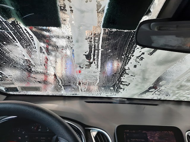 LuLu's Car Wash photo 2