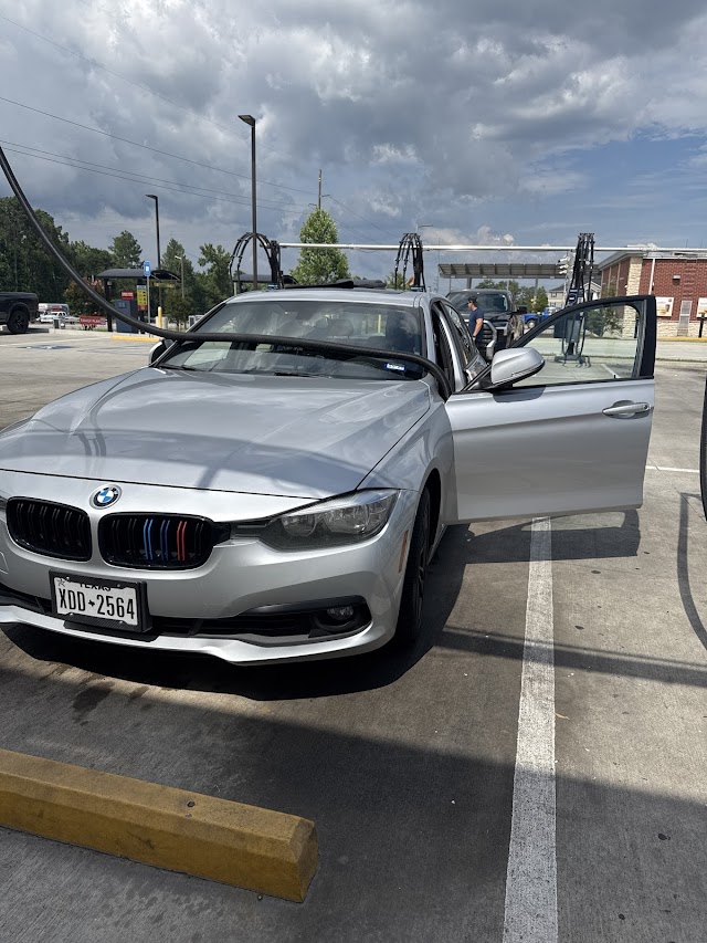 LuLu's Car Wash photo 2