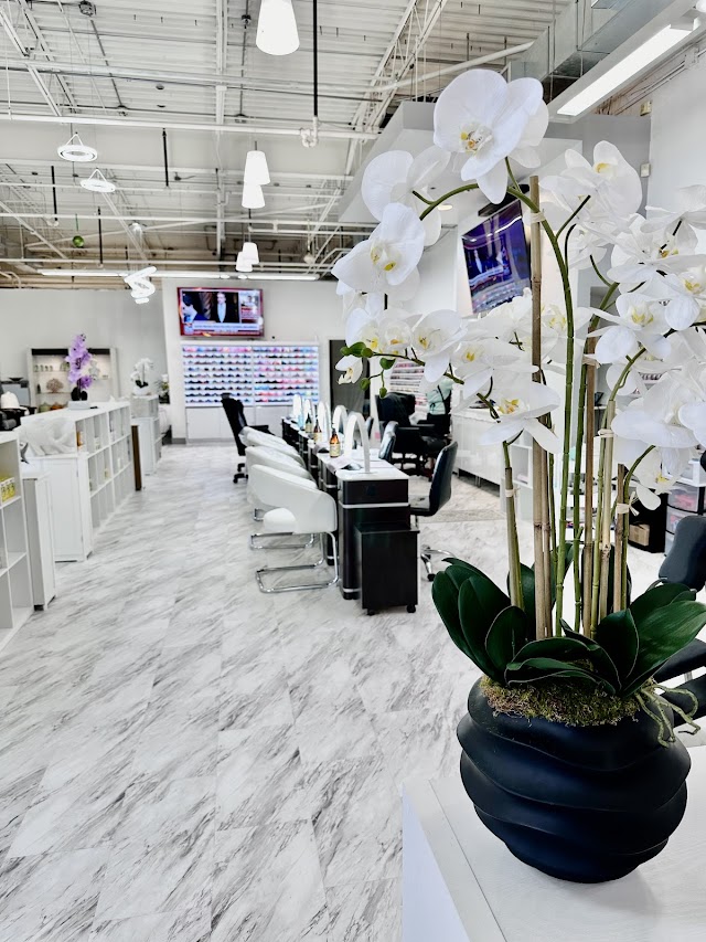 Lux Nails & Spa photo 1