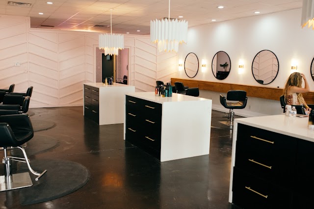 Mane 18 Salon & Spa photo 2