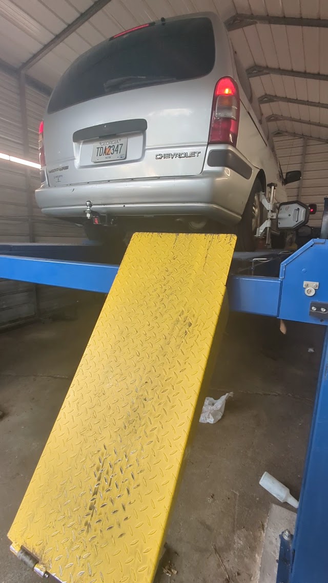 MLK TIRES / ALIGNMENT AND RIM REPAIR photo 3