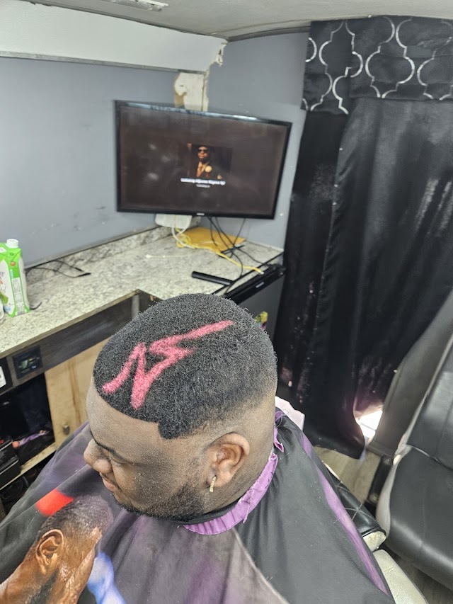 Platinum Hands Barbershop LLC