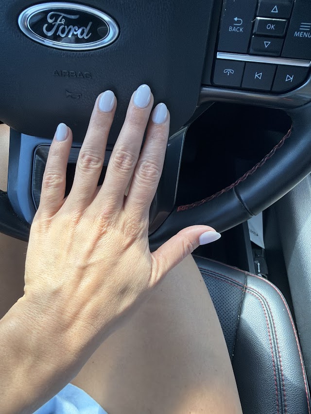 Polished nail bar photo 2