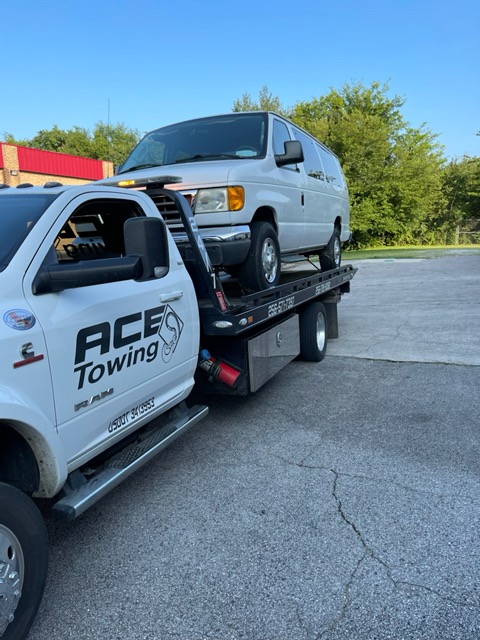 Rocket Towing and Recovery photo 3
