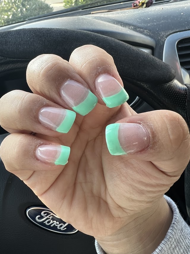 Studio Nails and Spa
