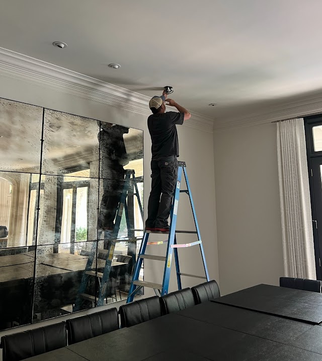 The Electrician photo 3