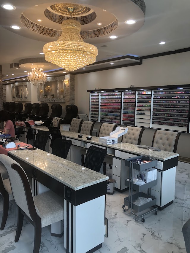 The LuA Spot Nails (10% off student discount Monday-Wednesday) photo 4