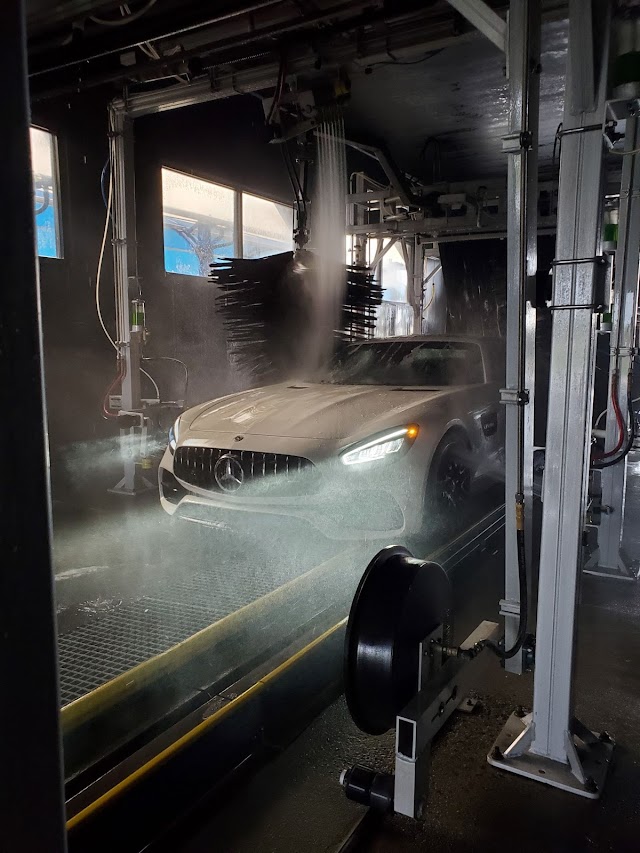 Whistle Express Car Wash photo 4
